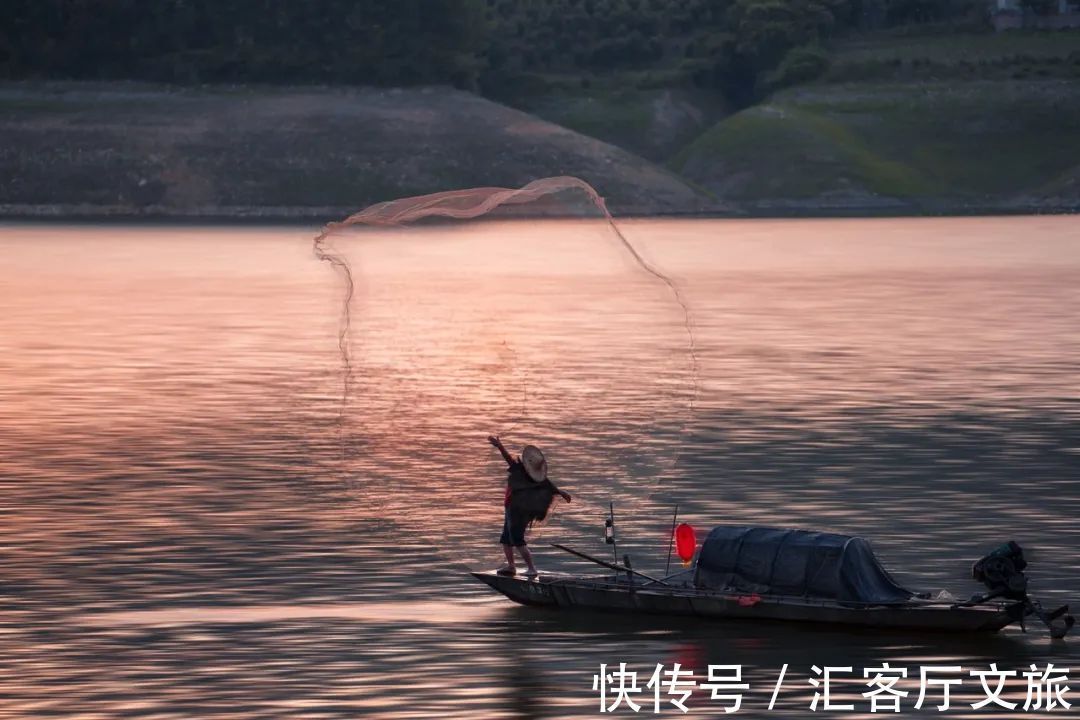 红枫|一入秋，中国这个最大的边境城市的秋色太惊艳了！