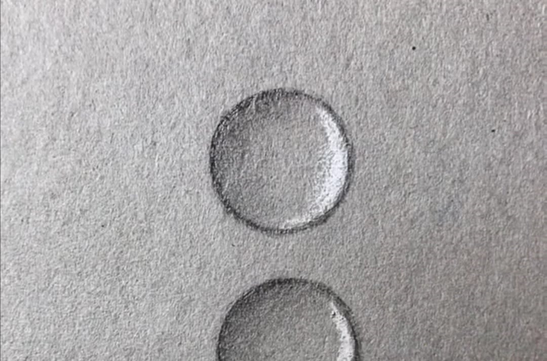 圈圈@美术老师在“水滴里写字”,开始:画两个圈圈,结尾:这水还会动?