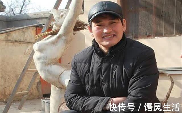 汉字#朱之文3年级辍学,写4字却卖出20万,专家:书法家不如文盲