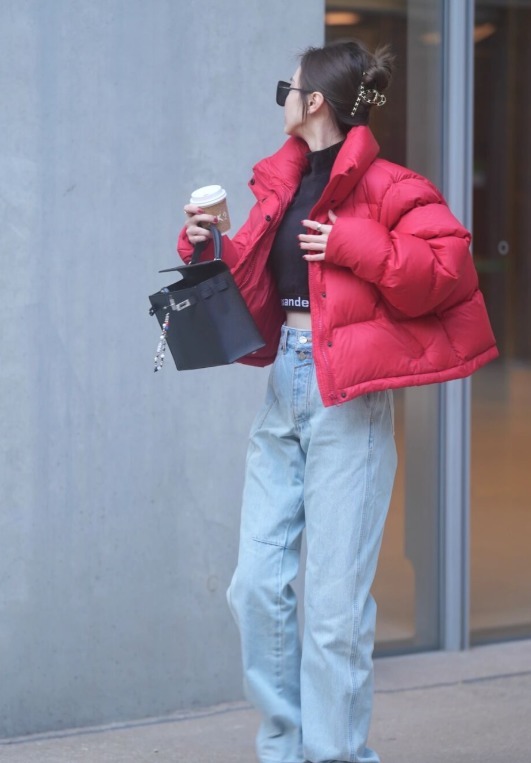 紧身裤|2022年羽绒服怎么穿才洋气?时髦精都在这样搭配,照着穿都很美!