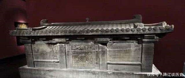 考古人员进一古墓,棺材上竟然写着四个字的诅咒!