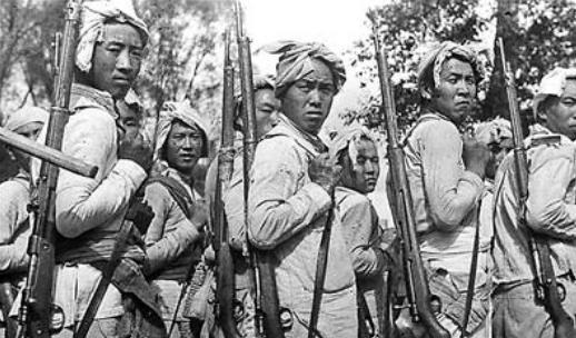 军官|日伪军官不骑大洋马,和士兵一起徒步爬山全是八路这一战术所逼