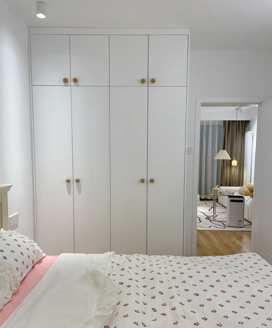 客厅|再买房,就照她家这样装,全屋大白墙、无主灯,干净利落,好舒服