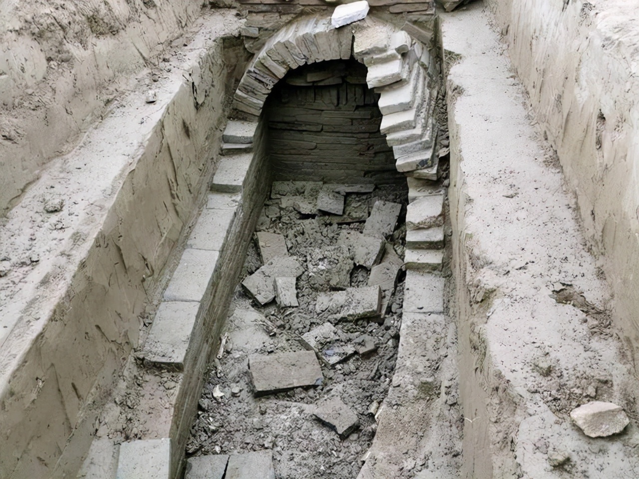 常山赵子虫!李度墓出土了一件唐三彩,看着不起眼,为何是当之无愧的一级文物