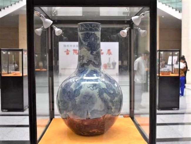 天球|让文物说话:藏于夹墙“幸免”的清中期青花龙纹天球瓶