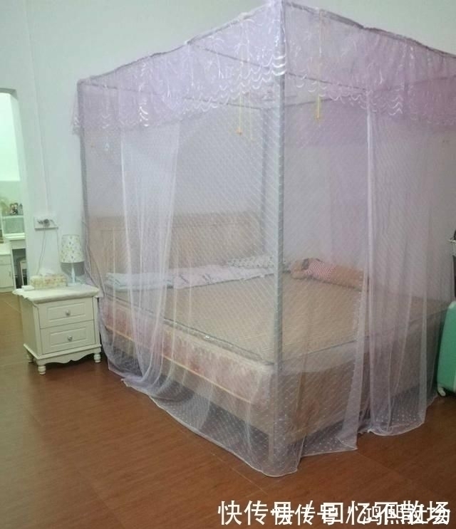 气派|小伙斥资50万在农村盖四层别墅,超大庭院,大门太气派了