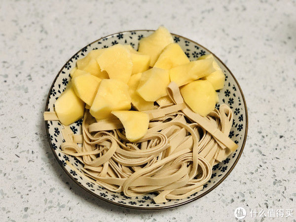 老爷子|夏天吃黄瓜、番茄不如它,每斤不到1元钱,营养丰富,老爷子爱吃