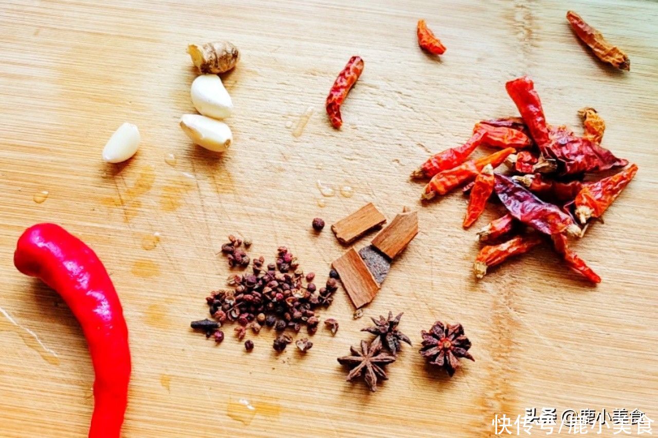 夏季|夏季最不可少的下酒菜，比炸花生米好吃，咸辣脆糯，还不易上火
