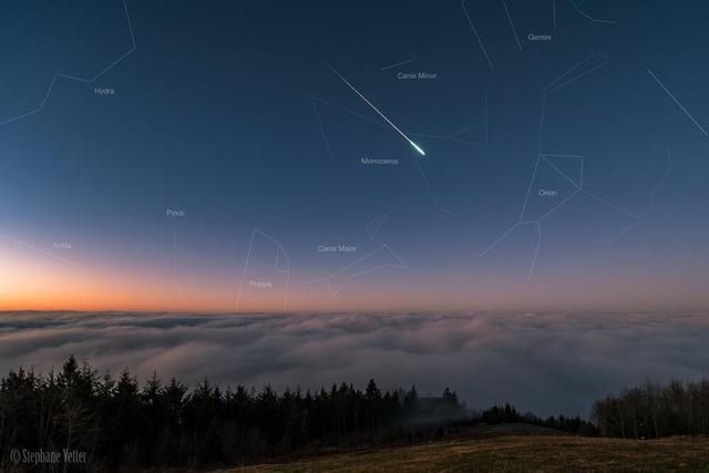 布拉德 一片羽毛从太空扔下,它是会被烧毁,还是慢悠悠飘到地上