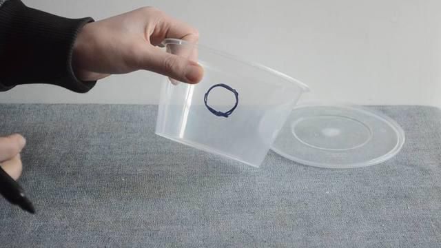 圆形打包盒你还舍得扔掉吗?放在卫生间太有创意了,省钱又实用