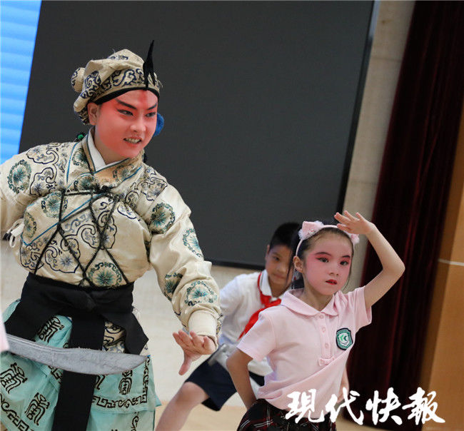 京剧|红色戏曲进校园！南京长江路小学的同学们度过最具韵味的“六一”