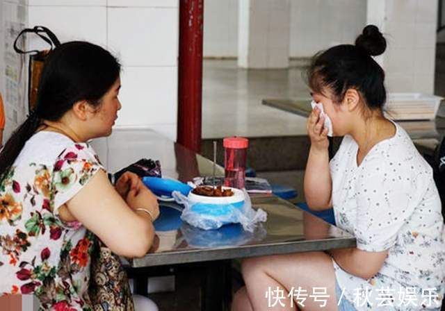 丈夫|过来人亲身经历别让亲妈过来伺候月子,这两个人更合适