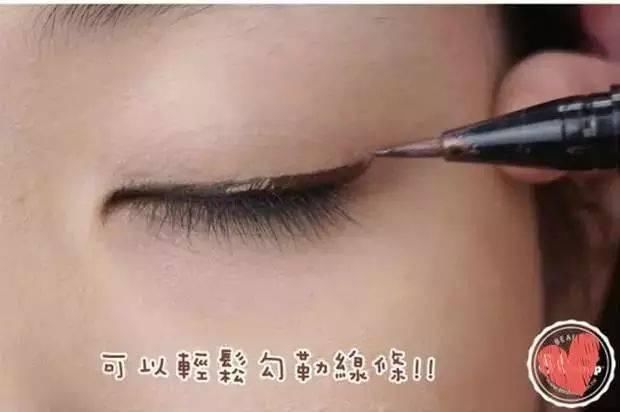 眼线和眉毛这样画才最迷人,今年女神都在这样化眼妆!