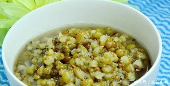 熬绿豆汤,用水直接煮是外行多加1步,6分钟“煮烂”,省时省火