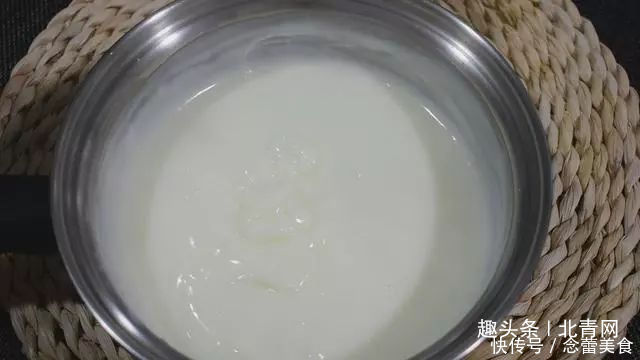 家里的牛奶喝不完，教你一个新吃法外酥里嫩，好吃到停不下来！