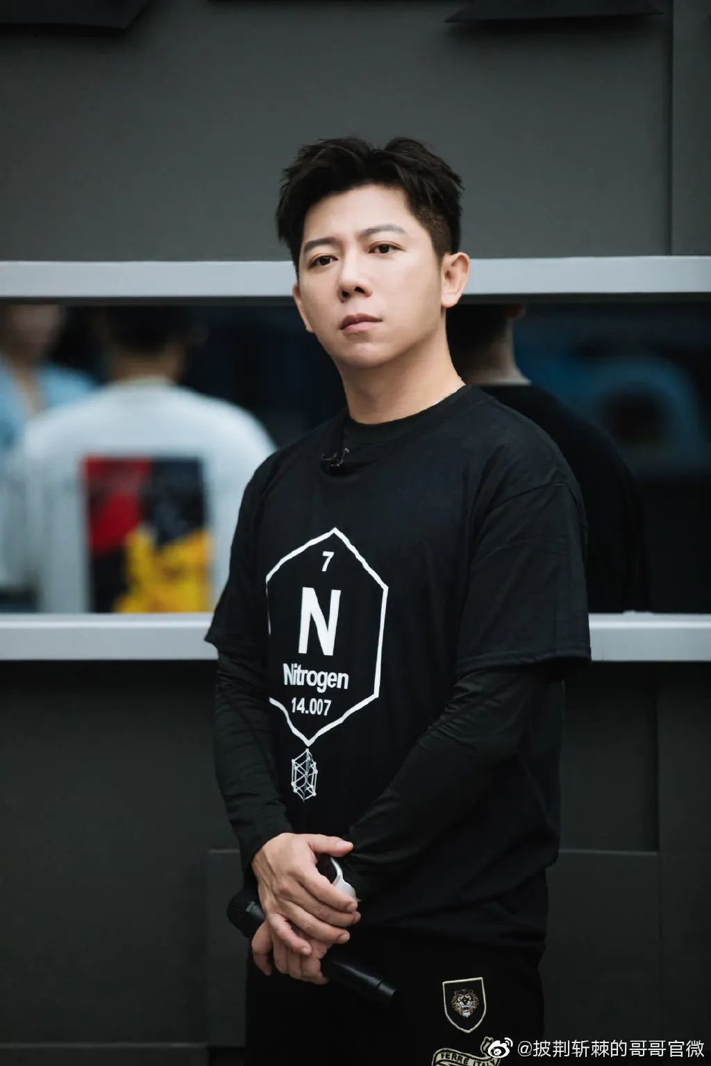 t恤|人类高质量男性一边披荆斩棘，一边疯狂种草