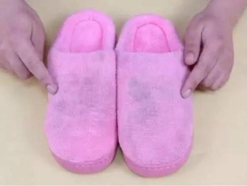 棉拖鞋脏了,别着急扔!教你1招,不晾晒不水洗,立马干净如新!