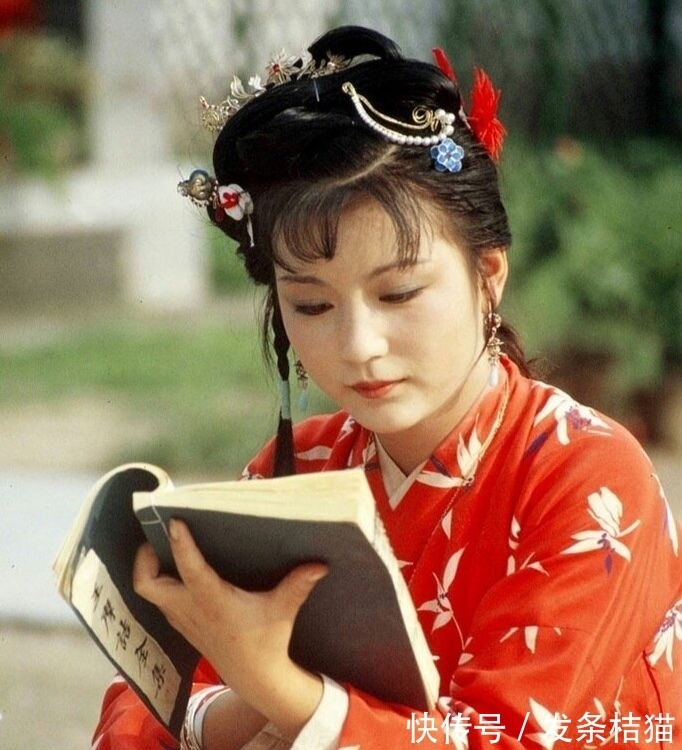 诽谤$史湘云为何频频挑刺,总是暗中讥讽诽谤林黛玉?袭人一语道出真相