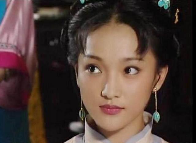 挂历#周迅早年“人体模特”油画曝光,一幅卖184万!18岁为艺术献身?