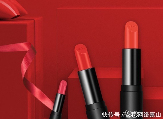 口红|涂口红的小技巧:注重打底很重要,勾勒唇形能让嘴巴更饱满!