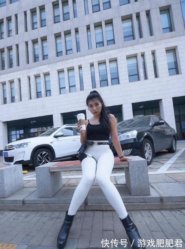 紧身裤 “腰细胯宽”要会选择衣服,打底裤也可以修饰体型,减龄还有活力!