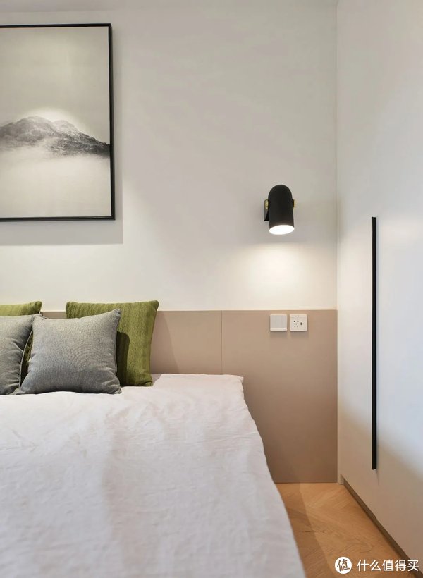 书桌|小夫妻买下没人要的“渣户型”走廊变成图书馆,鸡肋空间不浪费