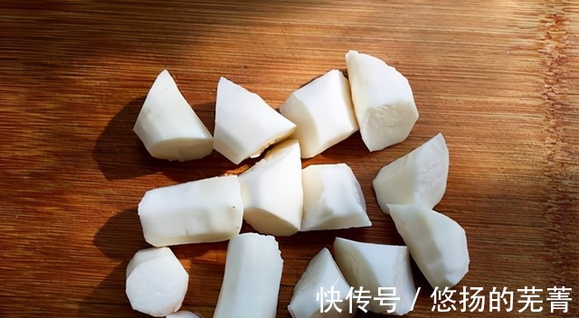 炖鸡汤先焯水就错了，直接下锅炖也不对，掌握这些技巧鸡汤才鲜香！