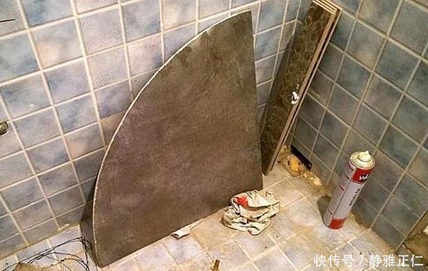 水管|卫生间小不好买手盆师傅在转角砌个洗手台,发业主群里都炸锅了