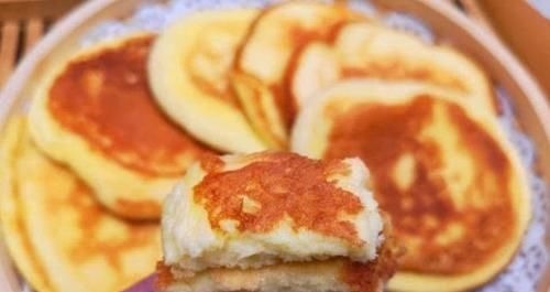 不用烤箱,不用电饭煲,学会这样做蛋糕,松软香甜,10分钟就上桌