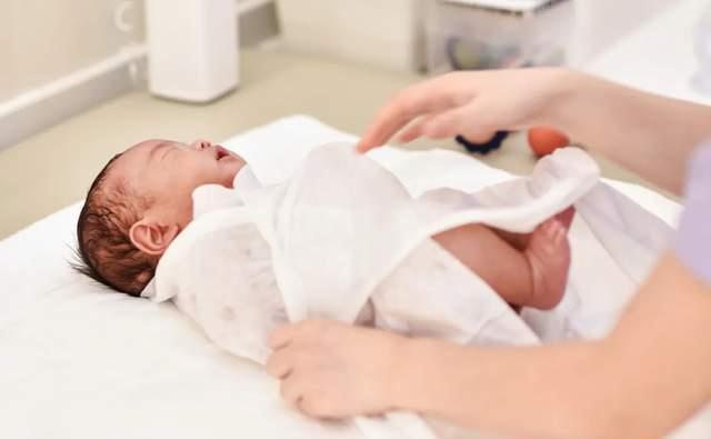 润肤|天冷降温,这份新生儿洗澡攻略,家长收藏,这样洗不会错也不受凉