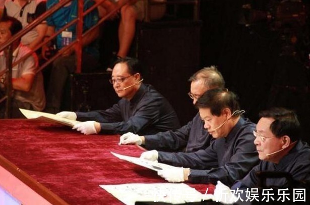 画作|美女拿齐白石画去鉴宝,专家说是赝品,女子大笑齐白石是我爷爷