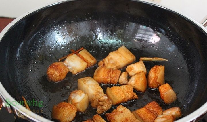 天气冷就喜欢吃炖菜,热乎乎的一锅端上桌,连汤汁拌饭都特别香