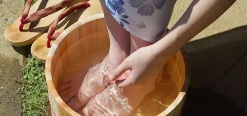 热水泡脚|“湿气不除百病生”,4种祛湿食材常吃点,祛湿排毒,无病一身轻