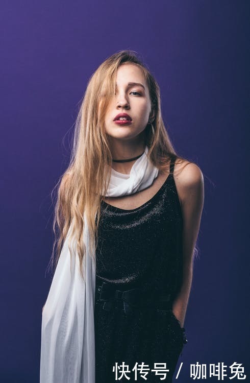 唇膏|出席不同场合,如何选择最适合的口红颜色,秘密都在这细节里