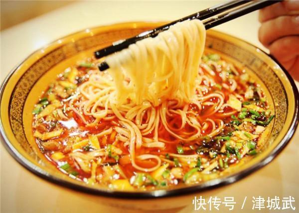 面条|为什么面馆都用清水煮面，然后放进高汤，而不是直接用高汤煮面？