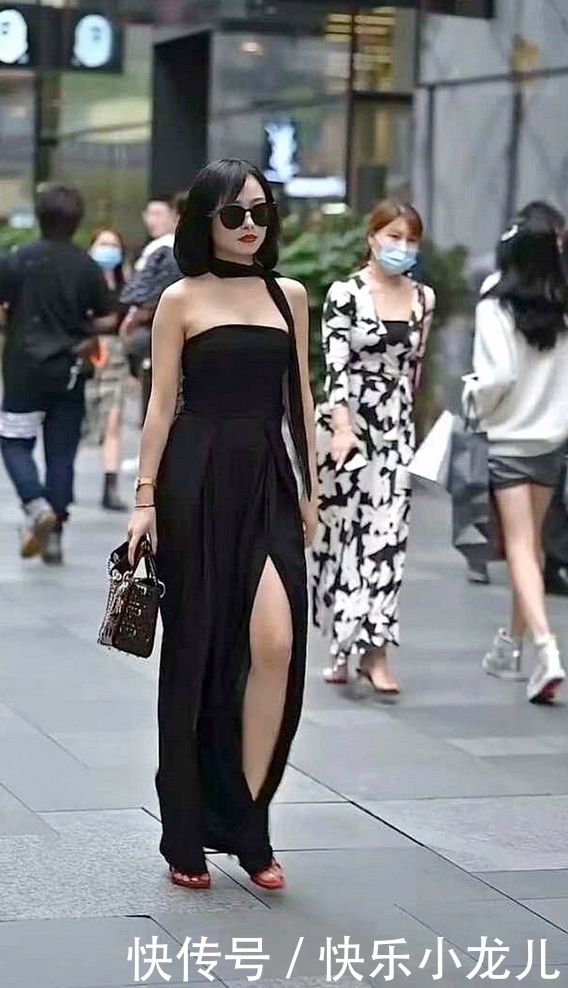 气质|气质女生的出尘穿搭，一股成熟得气息散发出来，简单又随性！