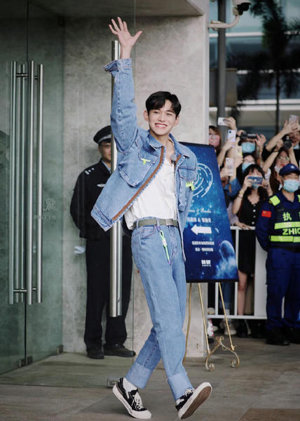 《奔跑吧》新一季珠海录制 angelababy蔡徐坤等现身