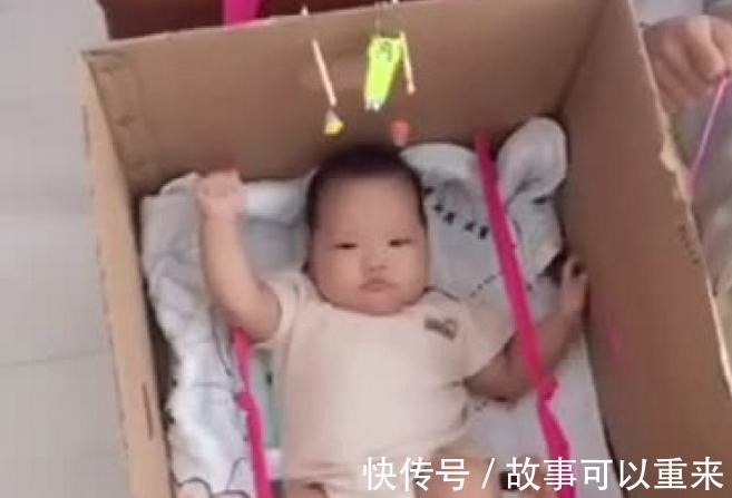 小悠|姐姐让弟弟帮忙带娃,回到家看到的画面,当场笑出猪叫