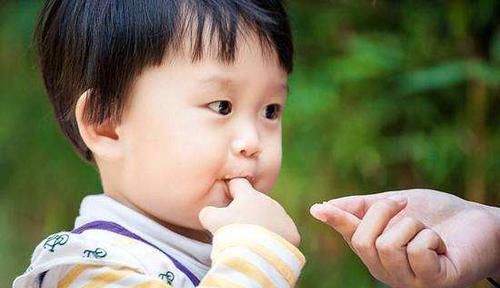 口欲期|宝宝“吃手”背后暗藏怎样的心理很多父母至今都不明白