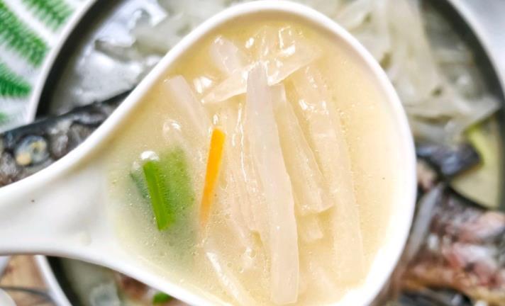 白萝卜|鲫鱼汤想要做的奶白无腥味,看我下面的做法,浓郁有营养