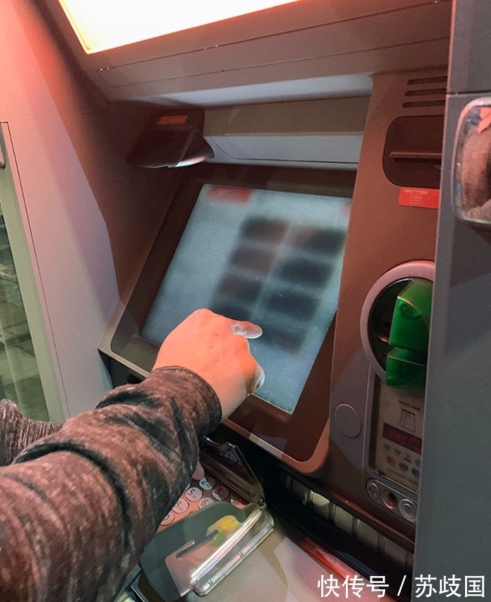 我们的生活|50个人性的国外设计,日本卫生间设计得太贴心,再也不怕丢东西