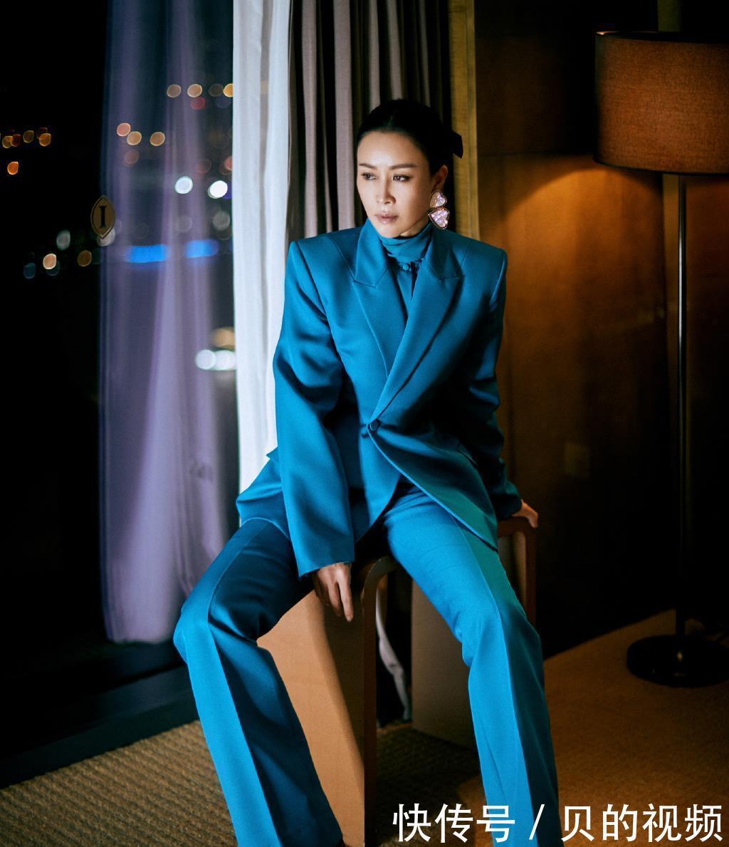 女士|50多岁的女人留什么发型美？齐肩短发清爽又时尚，披肩发也可以