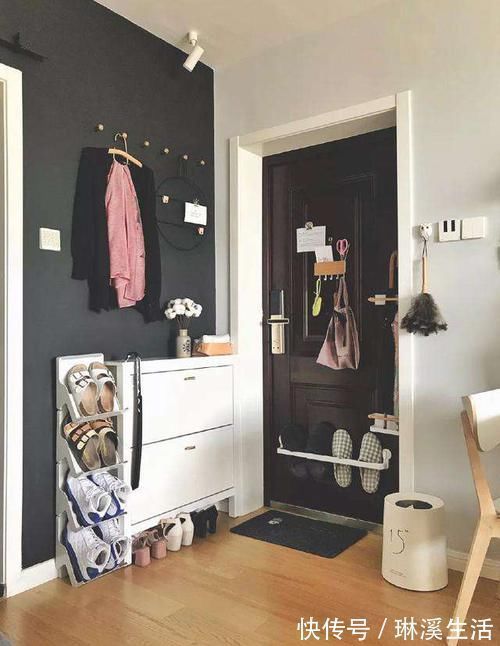斜形|她家的玄关简简单单，却让人进屋就眼前一亮，淡雅又温馨是我向往的装修