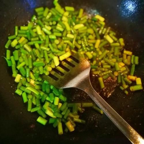  肉末炒蒜薹粒，家常小炒，美味下饭菜