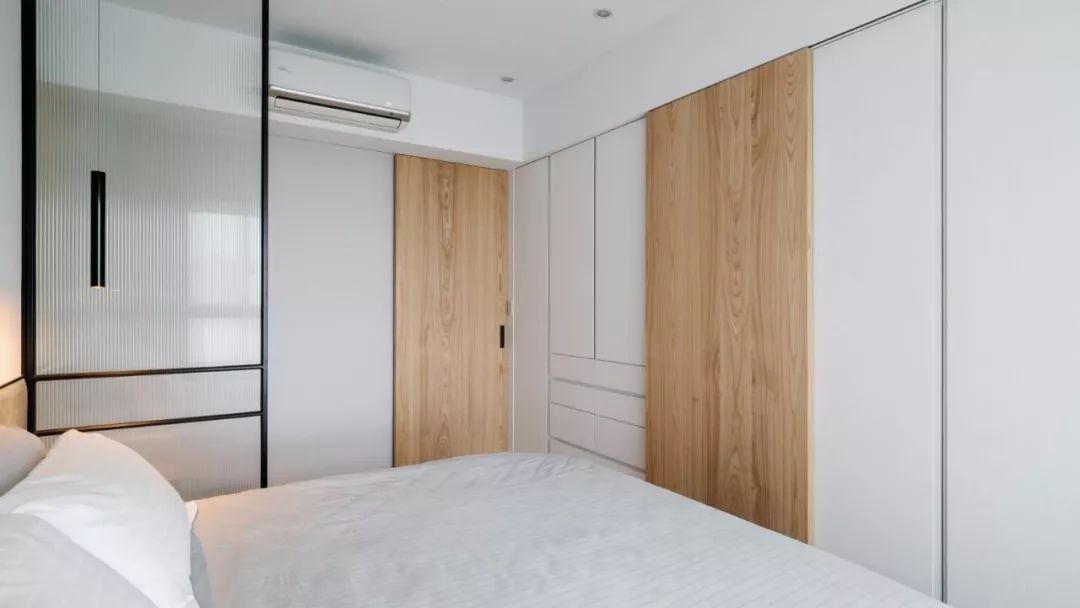 利用率|还在买衣柜现在流行“挖墙”装衣橱!