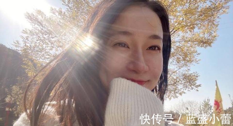 体操运动员|艺术体操女神晒照,自称是假笑少女,梨涡浅笑的她,一字马很吸睛!