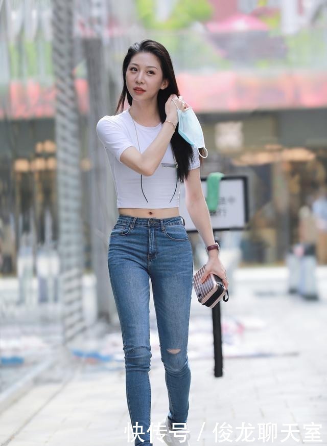 都是小蛮腰配牛仔裤,路人和模特感觉完全不一样