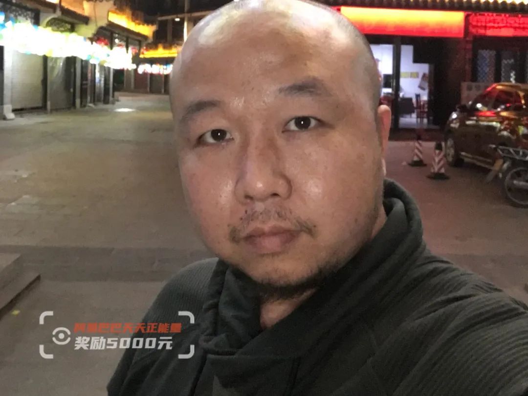 男孩|男子抱着昏迷儿子奔跑拦车，只有他停下了…谢谢你，梁春晓！