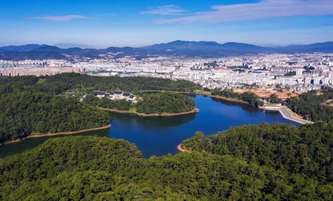 小城市|云南有个宜居小城市，有“绿海明珠”的美誉，不是昆明不是大理