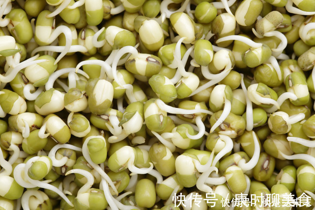 纯牛奶|每天喝牛奶可以补钙北大教授大错特错,真正补钙的是这3件事